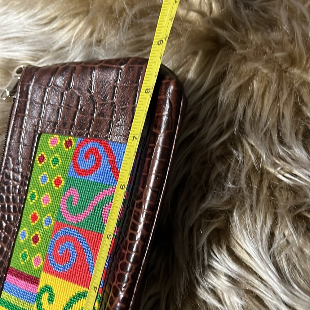 Elegant Brown Clutch with Colorful Embroidery - Picture 3 of 8